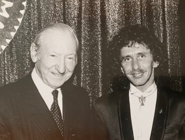 tony rei und bundespräsident dr. kurt waldheim